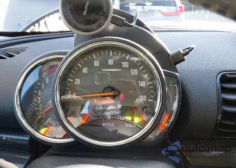 2018 Mini Clubman Cooper z USA, uszkodzony, nr VIN WMWLN5C52J2E34302